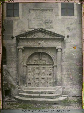 Image représentant Le portail de la chapelle de l'Hôpital, au 13 rue Dulau