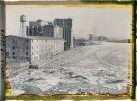Image représentant Canada, Fort William, Une vue s/ le Port et les Elévateurs et Moulins