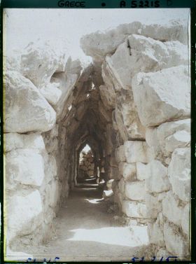 Image représentant La galerie couverte desservant les casemates d'un bastion (à l'est ou au sud) de la citadelle