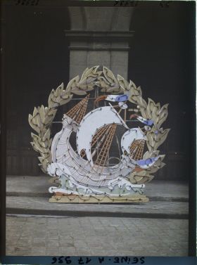 Image représentant L'emblème de Paris, élément de décoration pour les fêtes de la Victoire des 13 et 14 juillet 1919