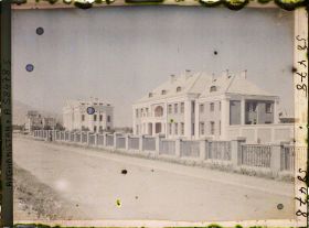 Image représentant Bâtiments de la nouvelle ville. Le deuxième est la maison de la belle soeur du roi, Huriya Bibi Khord