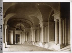 Image représentant Le péristyle de l'hôtel de ville