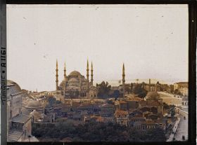 Image représentant Panorama vers la Sultan Ahmet Camii ("mosquée du Sultan Ahmet") dite "mosquée Bleue"