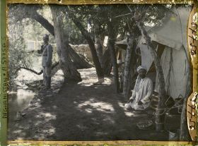 Image représentant (Sur le fleuve Logar au sud-ouest de Kaboul), campement de la "Mission d'Études des Chemins de fer de l'Afghanistan" sur les rives du Logar