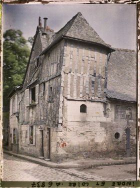 Image représentant Maison ancienne rue Losserand, à l'angle de la rue des capucins (?), quartier Saint-Symphorien