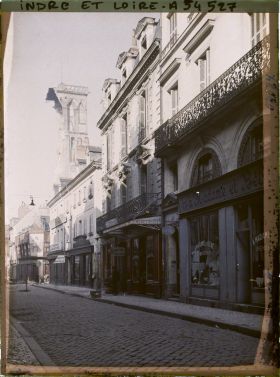 Image représentant La tour Charlemagne après son effondrement partiel, vue de la rue des Halles