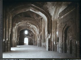 Image représentant Intérieur de la mosquée de Maham Anga, communément appelée Khairul Manzil