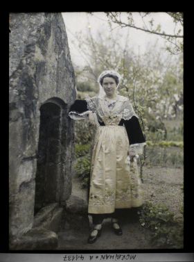 Image représentant Mademoiselle Rozio en costume arzonnais