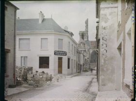 Image représentant France, Vailly- s/Aisne, Rue de Sommecourt et reconstruction