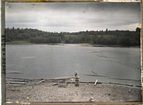 Image représentant Femme nettoyant du linge