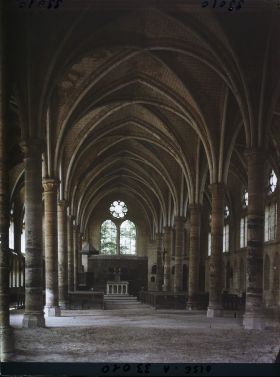 Image représentant France, Ourscamp, Ruines de l'Abbaye d'Ourscamps :  Intérieur de la Salle des Morts