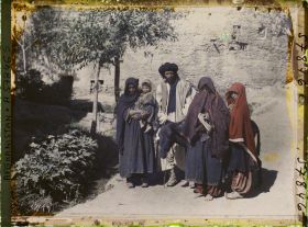 Image représentant Membres d'une famille de nomades (tribu Pachtoun des Nurzaïs ?)
