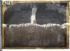 Image représentant La margelle d'un puits entaillée par l'usage