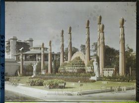 Image représentant L'Exposition des arts décoratifs, Jardin de Jacques Lambert, sur la terrasse de la gare