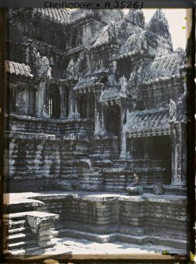 Image représentant La galerie ascendante du préau cruciforme, assurant la liaison entre le premier et le deuxième niveau du sanctuaire