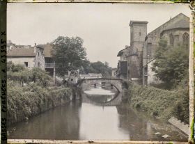 Image représentant France , St Jean-Pied de Port, L'Eglise et le Pont
