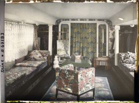 Image représentant L'Exposition des arts décoratifs, Péniche Poiret, Amours, salon, pour présentation création Maison Martine