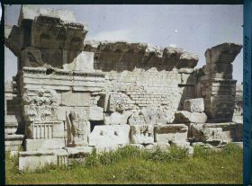 Image représentant Des sculptures romaines, théâtre antique