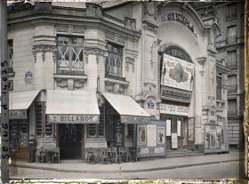 Image représentant Le cinéma Palais-Rochechouart à l'angle de la rue Seveste et du boulevard Rochechouart