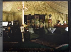 Image représentant Le salon indianisant de Mrs Hailey, l'épouse du Chief Commissioner de Delhi