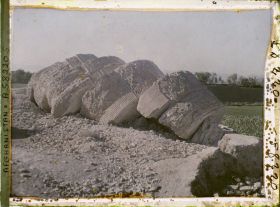 Image représentant Ensemble de Gawhar-Châd. Minaret tombé en avril 1928