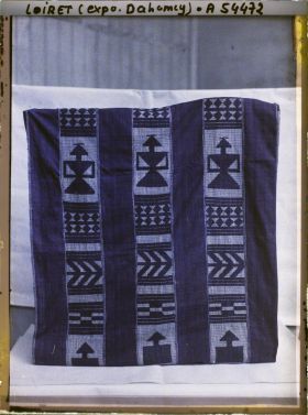 Image représentant Exposition d'art africain, pagne de toilette féminin