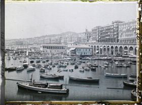 Image représentant La darse de l'Amirauté, la direction du port et le Rowing (club nautique)