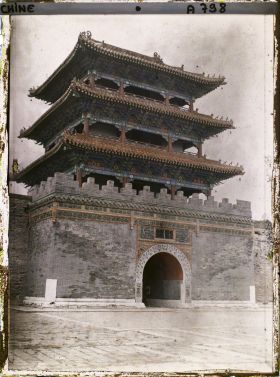 Image représentant Zhaoling (" tombeau Lumineux "), appelé aussi Beiling (" tombeau du Nord ")