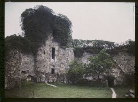 Image représentant France, Chevreuse, Vieille tour du Château de la Madeleine, Construit en 975, Démoli en 1624 par Richelieu, enceinte Coté Nord.