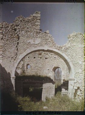 Image représentant France, St Rémy, Chœur de l'Eglise et blockhaus de pièce Allemande