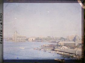 Image représentant Le port de Port-Saïd et les bureaux de la compagnie du canal de Suez