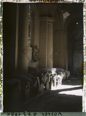 Image représentant Matelas dans la nef droite de l'église