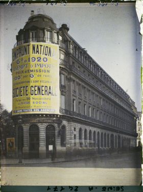 Image représentant Affiche pour l'emprunt national de 1920 sur la façade du siège social de la Société Générale, 29 boulevard Haussmann