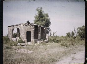 Image représentant France, Marre, Ruines du lavoir municipal