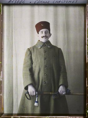 Image représentant L'opérateur Etienne Edmond Chastanet avec sa capote