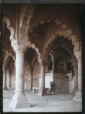 Image représentant Loge du trône impérial de la salle des audiences publiques (Diwan-i-Am) dans le fort Rouge (Lal Qila)