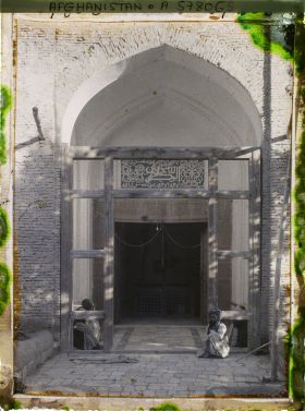 Image représentant Entrée du mausolée de Mahmoud (998-1030)