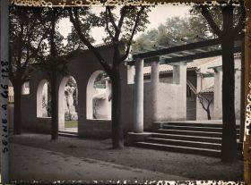 Image représentant L'Exposition des arts décoratifs, Pavillon de Provence, sur le cours la Reine