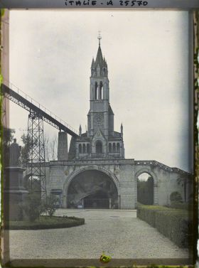 Image représentant Jardins du Vatican, reproduction chapelle et grotte de Lourdes