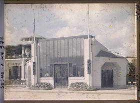 Image représentant L'Exposition des arts décoratifs, Pavillon d'Arthur Goldscheider, atelier de sculpteur, sur l'esplanade des Invalides