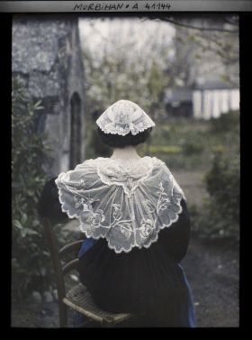 Image représentant Madame Caudal en costume d'Auray