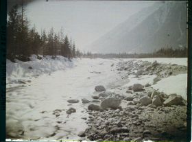 Image représentant France Les Alpes, Vallée de Chamonix, Contre-jour s/ l'Arveyron à 200m de sa Source