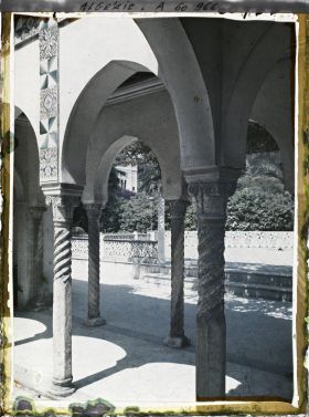 Image représentant Galerie d'un petit pavillon dans le palais d'été du Gouverneur