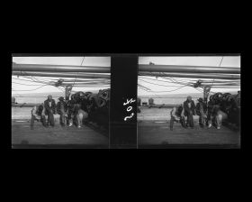 Image représentant Emigrants asiatiques sur le pont