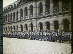 Image représentant Cérémonie de remise des drapeaux des régiments dissous aux Invalides