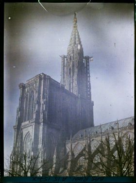 Image représentant France, Strasbourg, (Cathédrale) La flèche, Consciencieusement déformée
