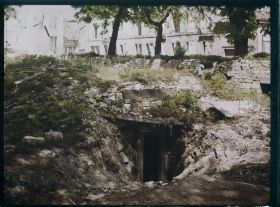Image représentant France, Verdun, Abri et tranchée, place de la Magdeleine