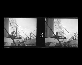 Image représentant Haubans, cheminée, mâts sur le pont supérieur