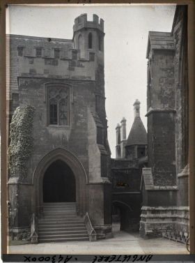 Image représentant Les abords de la Chapelle du Merton College