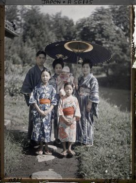 Image représentant La famille Imafuku et leurs proches à la mission catholique